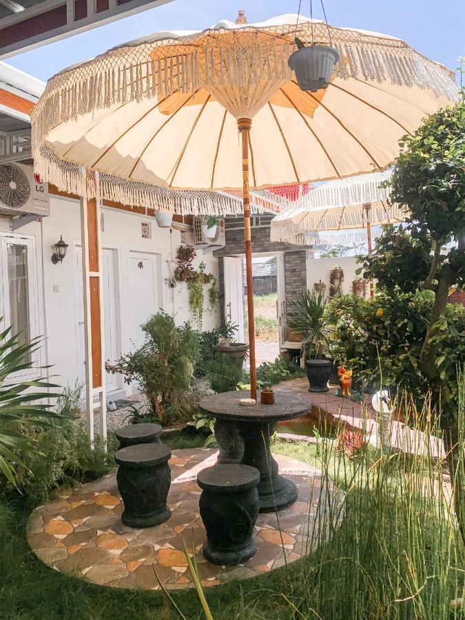 Tropical Paradiso Homestay Banyuwangi  Exterior photo