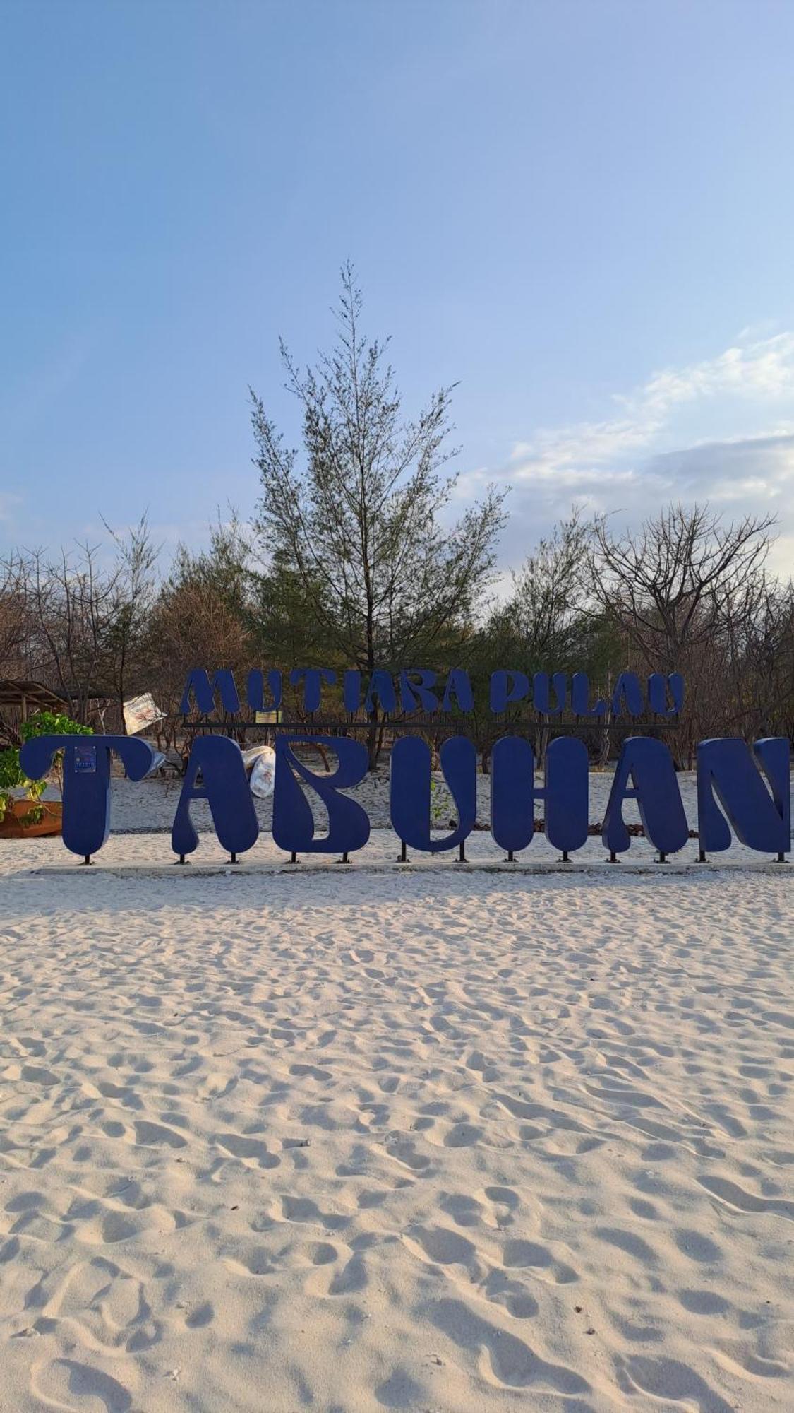 Tropical Paradiso Homestay Banyuwangi  Exterior photo